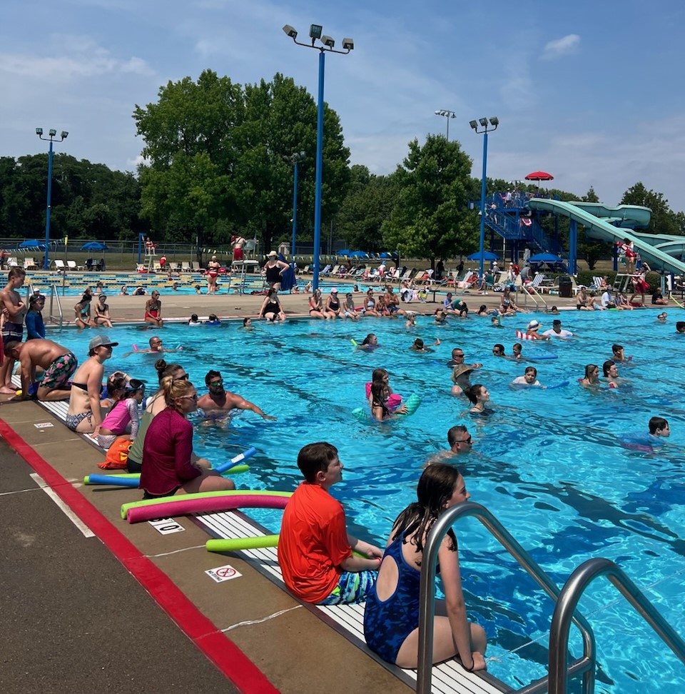 Pool crowd